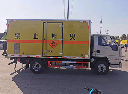 同心爆破器材运输车工人安全操作规范与智能技术保障